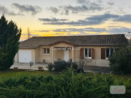 maison de plain-pied lumineuse et accueillante avec 4 chambr