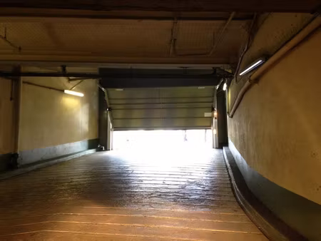 location parking 10 m² à neuilly-sur-seine (92200)  130 €