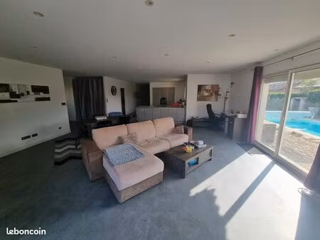 maison 180m2 avec piscine et dépendance