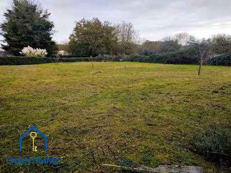 vente terrain à saint-laurent-de-la-salle (85410) : à vendre / 831m² saint-laurent-de-la-s