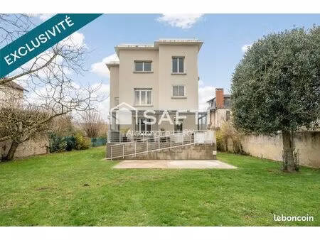 propriété 8 pièces 250 m²