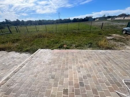 charmante maison mitoyenne à tauriac avec terrasse et garage