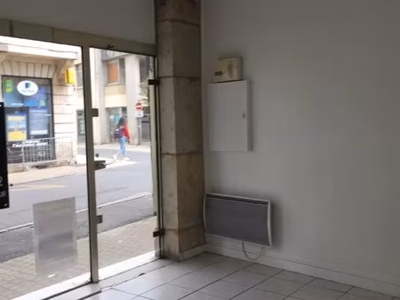 saumur local commercial