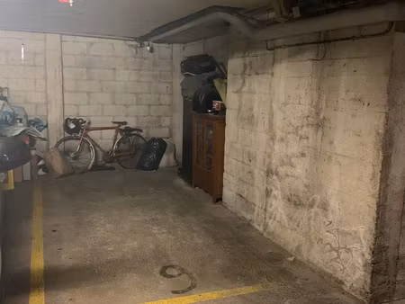 place de parking sécurisée à montreuil à deux minutes du mét