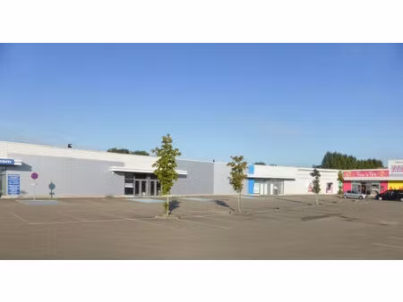 location commerce 1000 m² à auxerre (89000)
