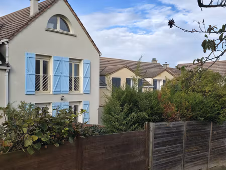 maison dans une résidence privée calme