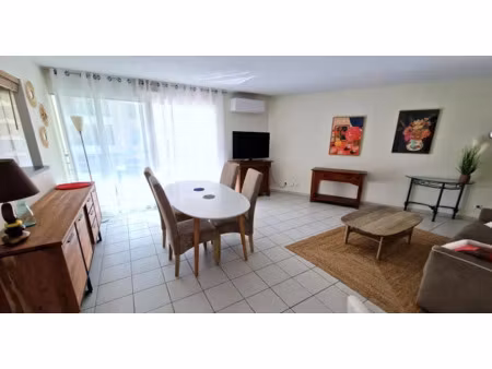 location meublée appartement 2 pièces 54 m² à frejus (83600)  1 350 €