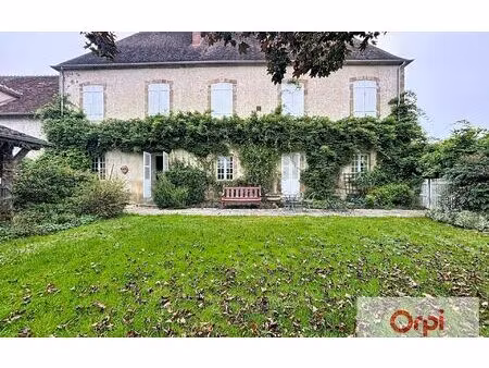 location maison  295.06 m² t-6 à vallon-en-sully  2 900 €