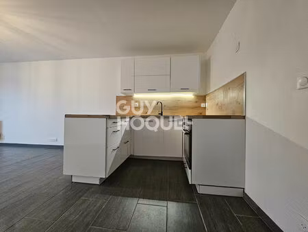 appartement f2 avec terrasse et parking - champdeuil