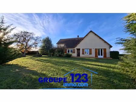 beau plain-pied de 1995 sur sous-sol  4 chambres