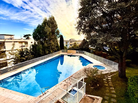 résidence standing avec piscine / véranda de 19m² / vue dégagée verdure