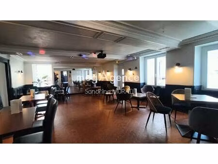 bar / pub - pre en pail