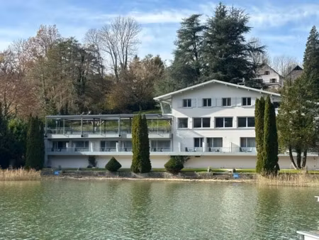 à vendre fdc hôtel restaurant  emplacement exceptionnel au bord du lac d’aiguebelette ca91