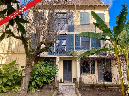 maison centre ville avec garage et place de parking