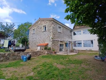 chassignolles(43)  maison en pierres de 150 m2 habitables  3 chambres