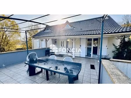 maison familiale dans un écrin de verdure