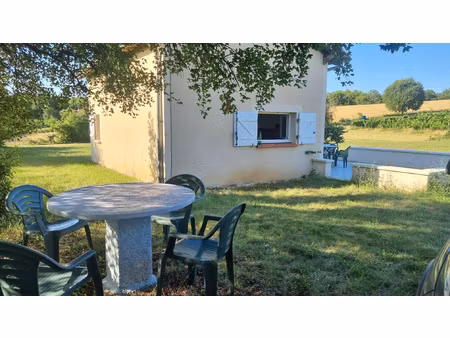 maison t2bis sur 3100m2 de terrain