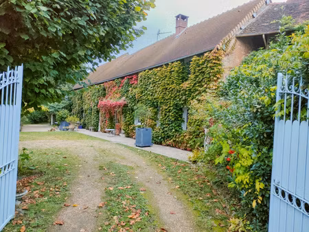 propriété rare dans un environnement tres calme avec accès au bord de l'eure