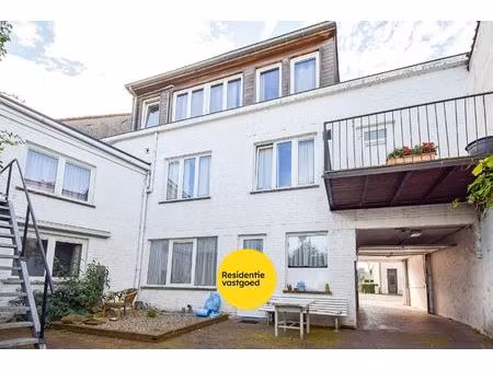 opbrengsteigendom met 7 entiteiten in centrum gistel