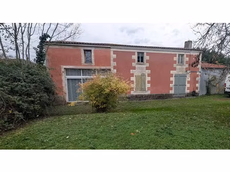 vente maison 5 pièces 196 m² à amuré (79210)  262 500 €