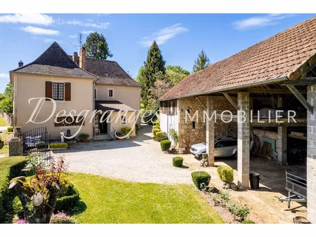 vente maison 11 pièces 309 m² à hautefort (24390)  284 000 €