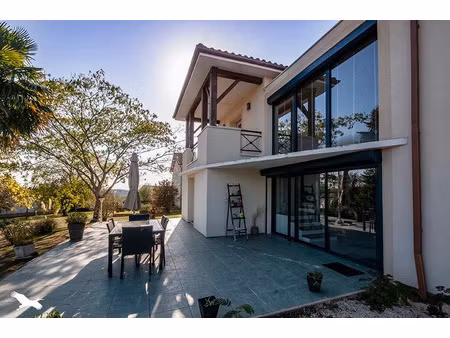 vente maison 5 pièces 226 m² à javerlhac-et-la-chapelle-saint-robert (24300)  254 880 €