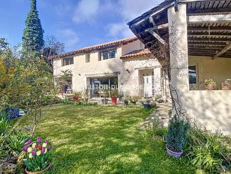 jolie maison en pierre avec terrain