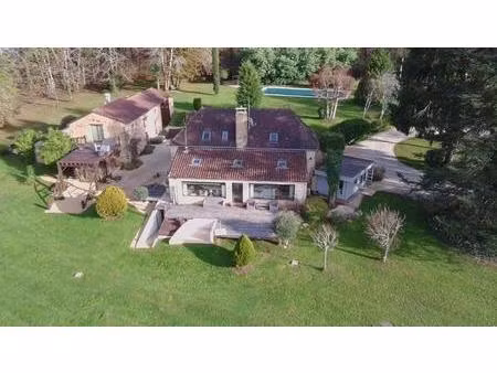 charmante ferme rénovée sur 2 5 ha avec piscine  2 gîtes et vue imprenable – sud...