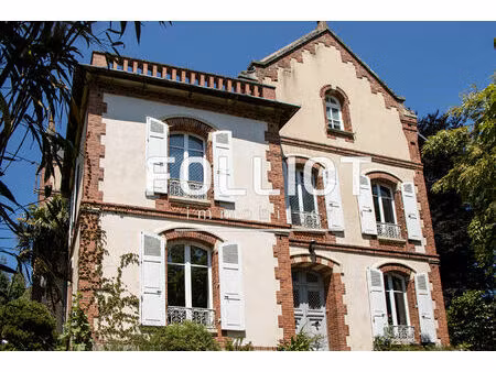 a vendre maison de prestige à vendre à coutances - 15 pièces  357 m² sur terrain de 2945 m
