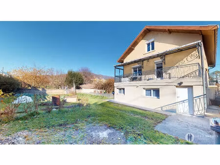 maison t5 rénovée avec jardin et garages