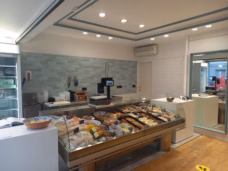 commercieel te koop in deerlijk met 3 slaapkamers