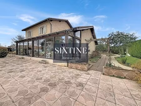 grande maison familiale avec piscine  véranda et parc arboré ?