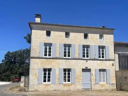 maison proche jonzac avec piscine et petit jardin