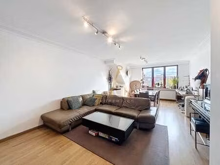 bel appartement 2 chambres spacieux tres bien situe !