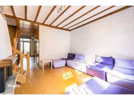 volumineuse maison en plein centre avec cour et terrasse !