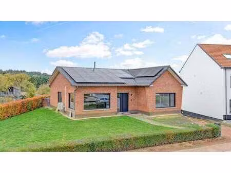 à vendre: maison rénovée avec grand jardin