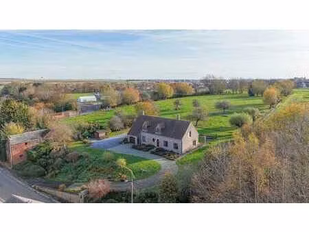 villa + 1 he de pature et 2 terrains a batir