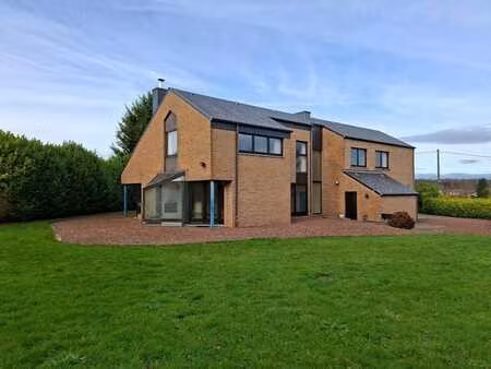 magnifique villa a proximite de toutes les commodites