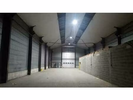 entrepôt 1.600 m² a louer