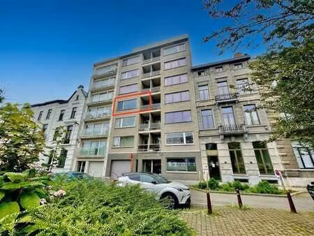 appt spacieux avec 2 chs et 2 terrasses!