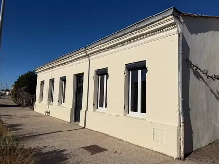 maison entièrement rénovée - 3 chambres - terrasse - 2 places de parking