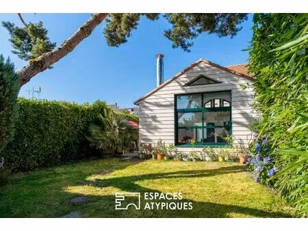 basse-indre : charmante maison des années 30 au séjour cathédrale et joli jardin