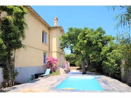 bastide d'environ 250m² avec rénovation contemporaine - possibilité 3 logements indépendan