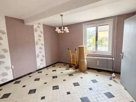 a rénover appartement de 65m2 au sol + combles aménageables d’environ 50m2 (terrasse priva