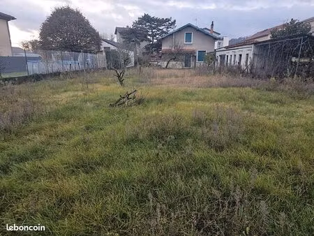 terrain 900 m² miribel