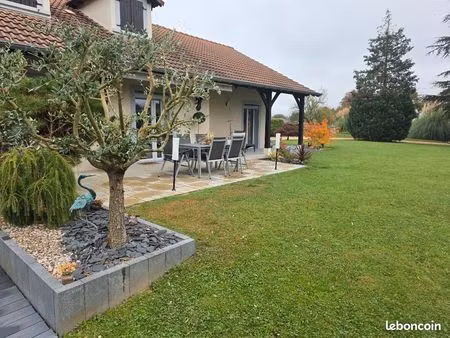 villa rénovée au calme hors lotissement