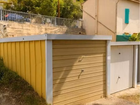 garage local de stockage à louer gémenos
