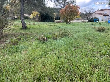 pierrefeu du var  terrain de 379 m2  plat et situé dans un quartier calme