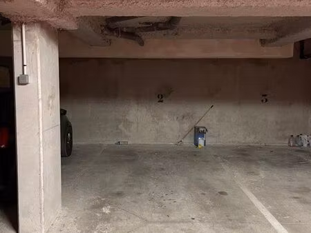 place de parking sécurisée