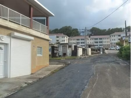 local commercial au quartier rue paille à sainte-marie